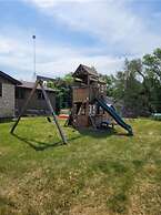 Chemong Lake Cottage w Private Boat Launch