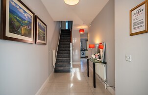 3 Bedroom pet Friendly Home With Access to Pool