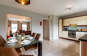 3 Bedroom pet Friendly Home With Access to Pool