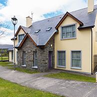 3 Bedroom pet Friendly Home With Access to Pool