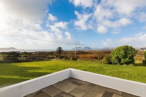 Large House With Adjoining Cottage Close to Waterville