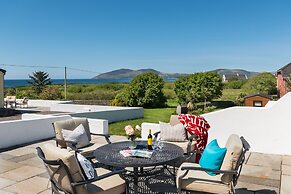Large House With Adjoining Cottage Close to Waterville