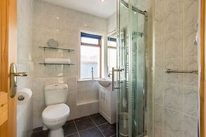 Large House With Adjoining Cottage Close to Waterville