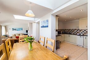Large House With Adjoining Cottage Close to Waterville
