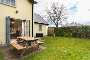 4 Bedroom pet Friendly Home With Pool Access