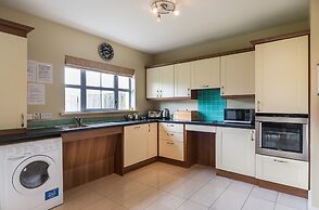 4 Bedroom pet Friendly Home With Pool Access
