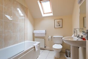 4 Bedroom pet Friendly Home With Pool Access