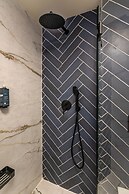 De Sheinkin Suites