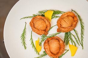 Crowne Plaza Jiangmen Binjiang by IHG