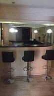 2 Bed Flat - Sleeps 6 - Hottub - Parking - Wifi