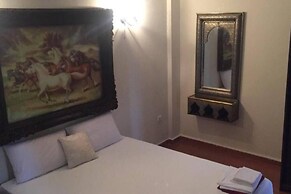 2 Bed Flat - Sleeps 6 - Hottub - Parking - Wifi