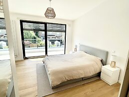 Modern townhouse - Private Garden