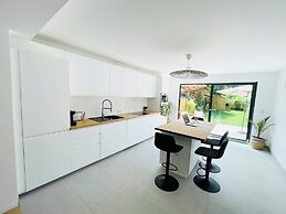 Modern townhouse - Private Garden