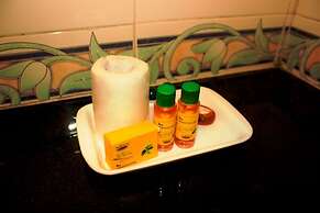 Fabhotel Blue Moon I