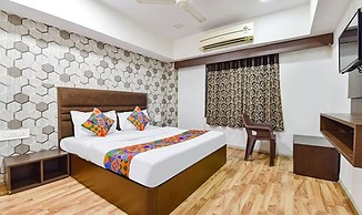 Fabhotel Blue Moon I