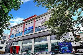Fabhotel Lotus I