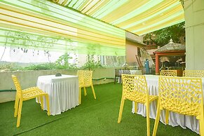 FabHotel Royal Baga Residency