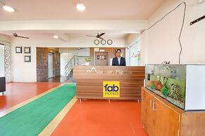 Fabhotel Mountain High Inn