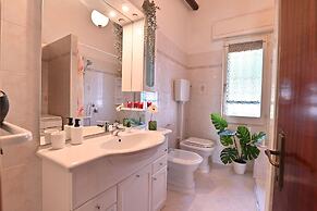 IzzHome Colonial