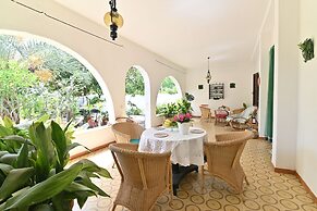 IzzHome Colonial