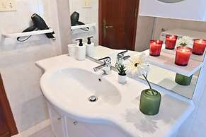 IzzHome Colonial