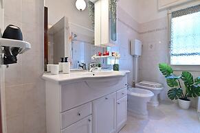 IzzHome Colonial