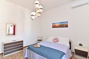 IzzHome Colonial