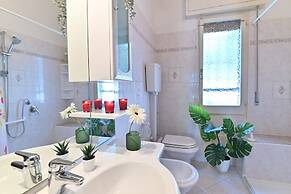 IzzHome Colonial