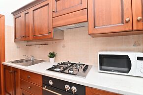 IzzHome Colonial