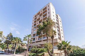 3BR SeaView Apt by the Beach by SeaNRent