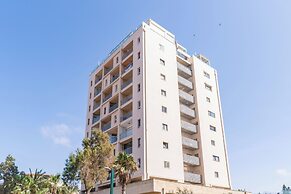 3BR SeaView Apt by the Beach by SeaNRent