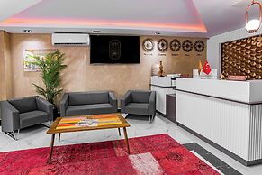 Mays Royal Hotel