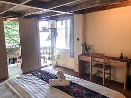 Tree House Lodge