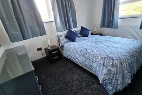 Bristol 2-bed Bungalow, Sleeps 4, Parking