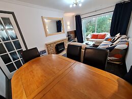 Bristol 2-bed Bungalow, Sleeps 4, Parking
