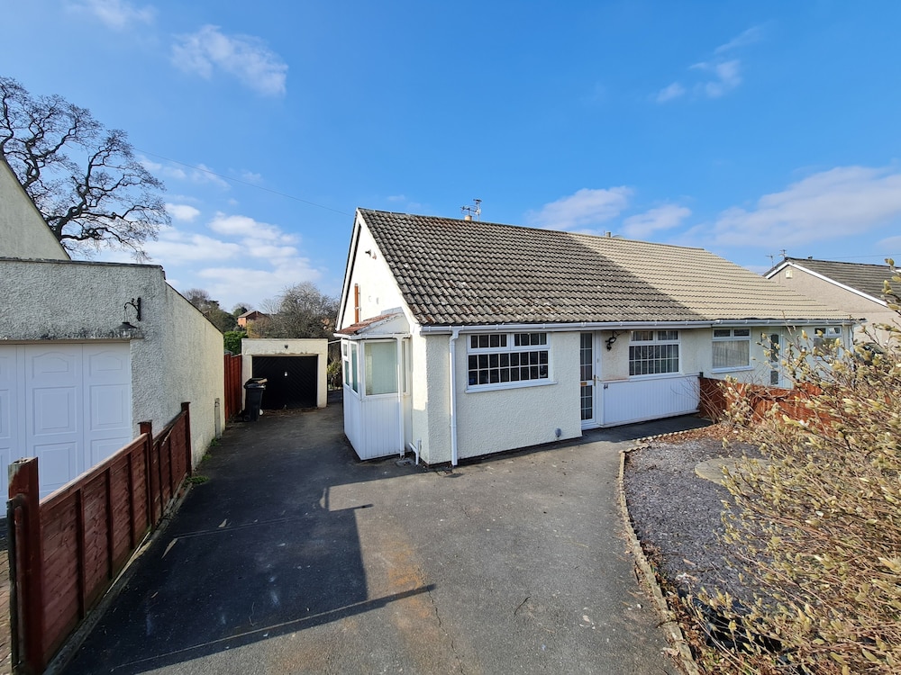 Bristol 2-bed Bungalow, Sleeps 4, Parking