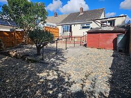 Bristol 2-bed Bungalow, Sleeps 4, Parking
