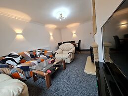 Bristol 2-bed Bungalow, Sleeps 4, Parking