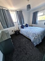 Bristol 2-bed Bungalow, Sleeps 4, Parking