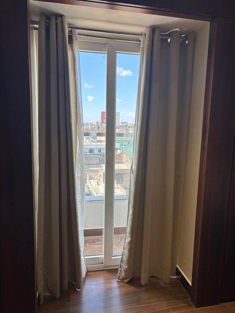 KS Square Hotel and Banquets
