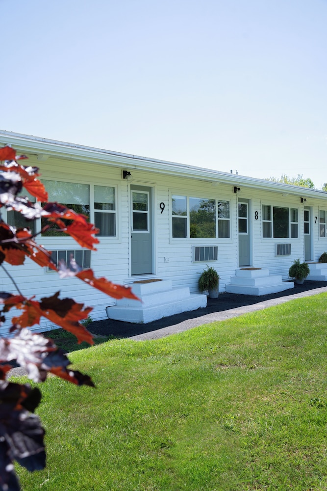 The Breeze Motel