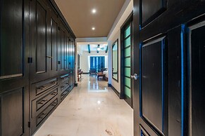 Beautiful 3 Bedroom Condo
