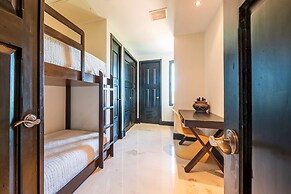 Beautiful 3 Bedroom Condo