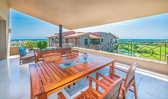 Beautiful 3 Bedroom Condo