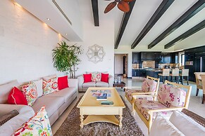 Beautiful 3 Bedroom Condo