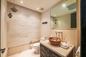 Beautiful 3 Bedroom Condo