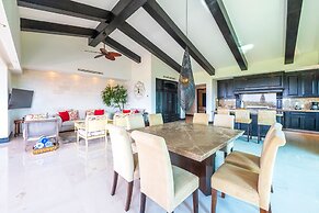 Beautiful 3 Bedroom Condo