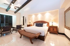Beautiful 3 Bedroom Condo