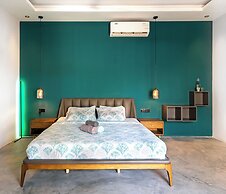 V HOTEL IN PAJE
