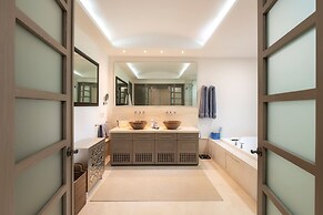 Amazing 3 Bedroom Condo